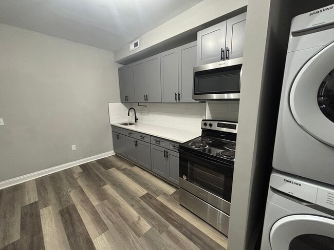 Photo - 2 bedroom PLUS den with Fireplace