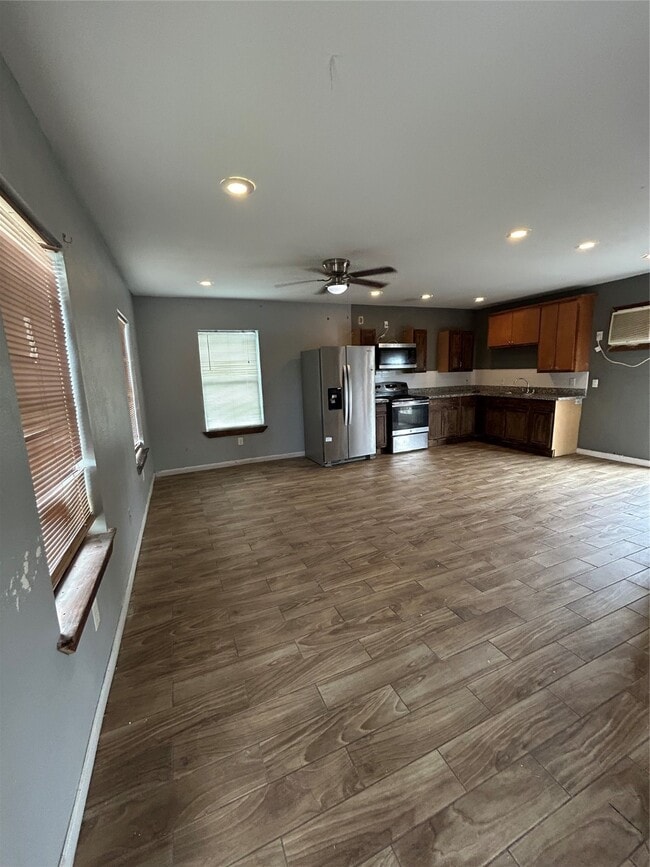 Building Photo - 502 Ave F Unit A Rental