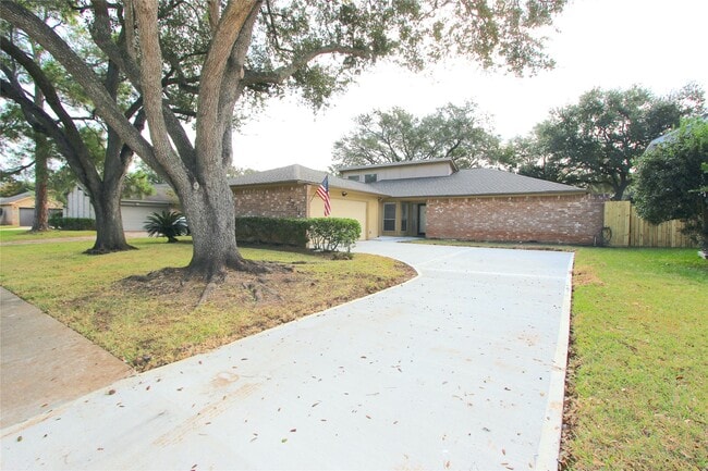 Building Photo - 2731 Colony Dr
