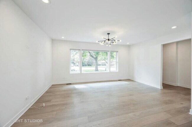 Photo - 823 N La Grange Rd Unidad 1