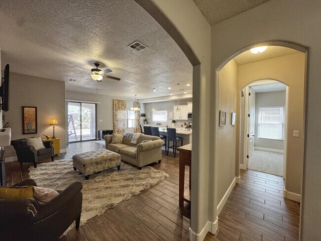 Photo - 6801 Prom Ave NE