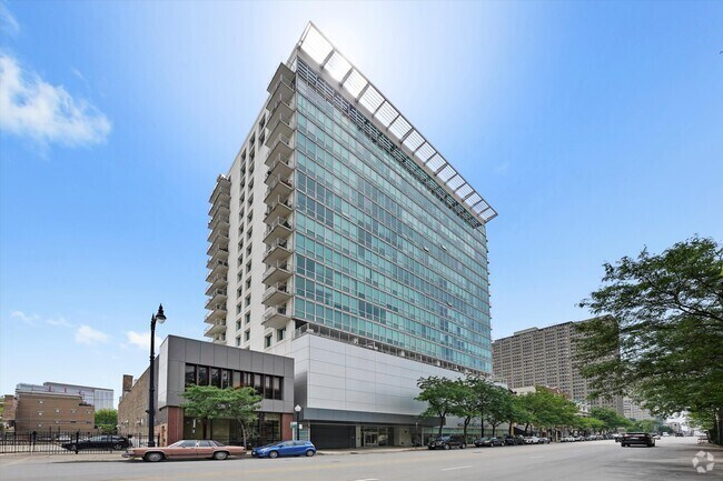 Building Photo - 1845 S Michigan Ave Unit 2002 Rental