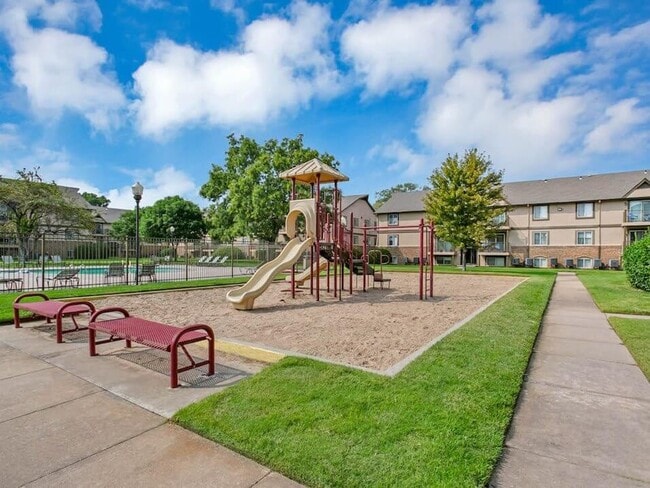 A sus hijos les encantará explorar nuestro parque infantil - Morgans Landing Apartments