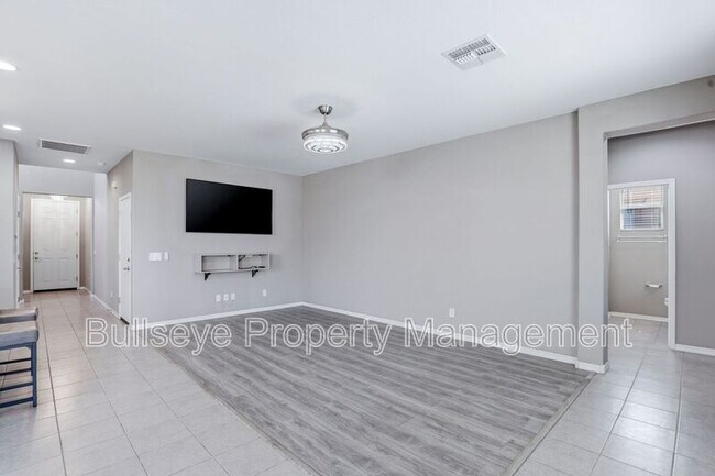 Photo - 304 N 78th Pl