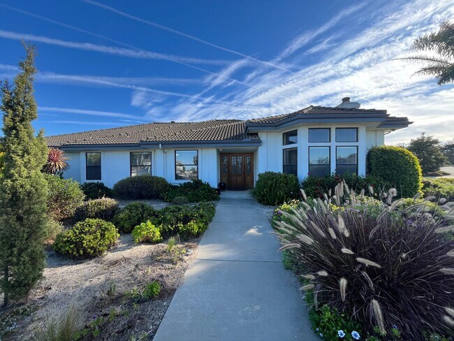 Photo - 590 Calle Cielo