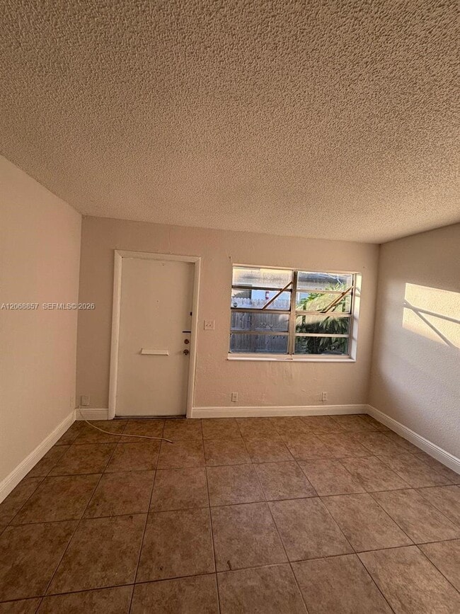Building Photo - 4145 SW 19th St Unit 1