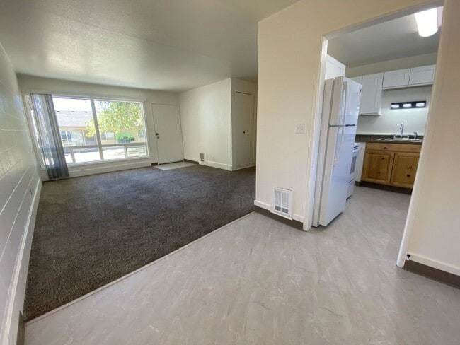 Photo - 757 NE Alameda Ave