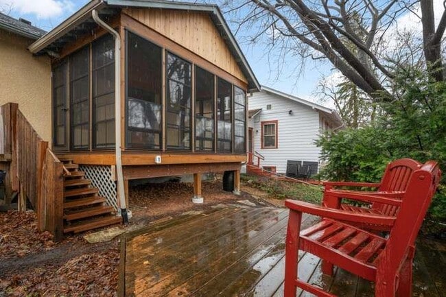 Photo - 185 Exeter Pl