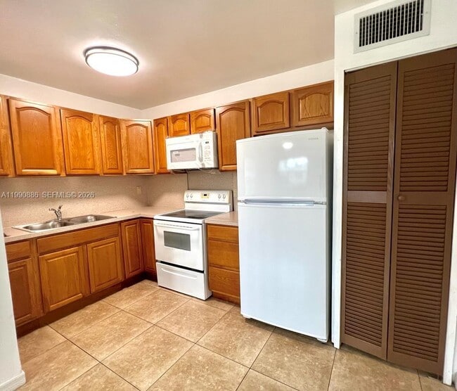 Photo - 1412 SW 41st Ave Unit REAR