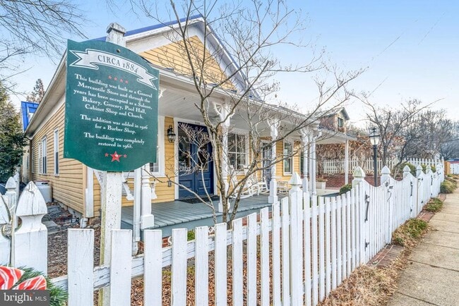 Building Photo - 7153 Main St