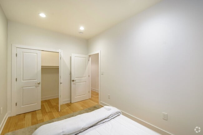 Building Photo - 33 S 11th St Unit 1 (2nd Flr) Rental