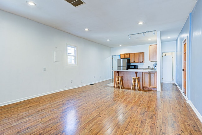 Photo - 313 E Spring St