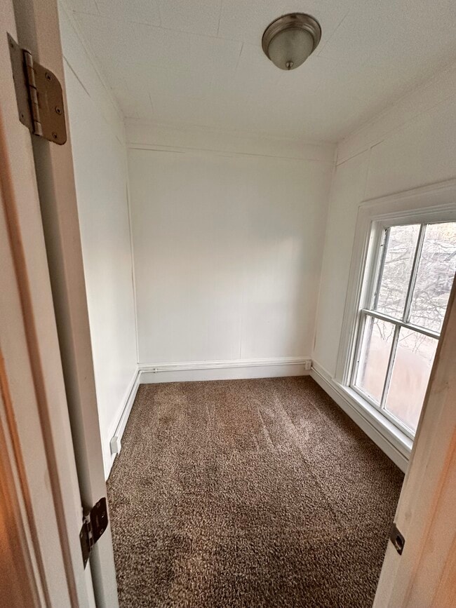 Room 3 (Small) - 1018 Haskell Ave Unit #1