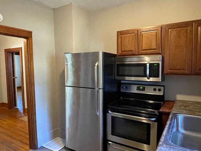 Photo - 904 N Busey Ave