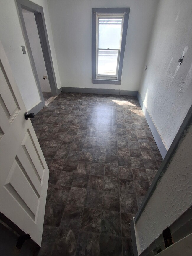 Photo - 1558 N Main St