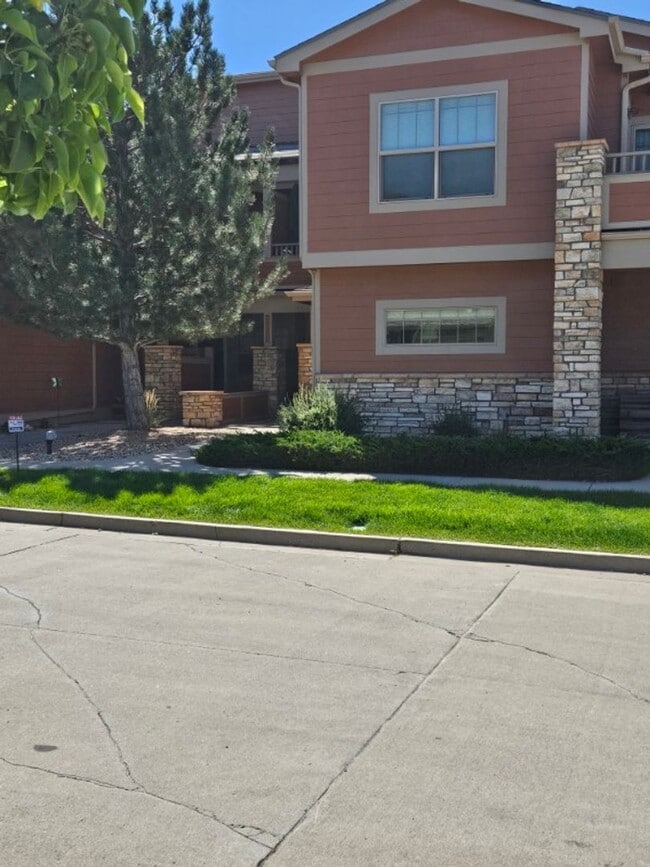Building Photo - Beautiful 2 Bedroom Condo Avail NOW Unit 202