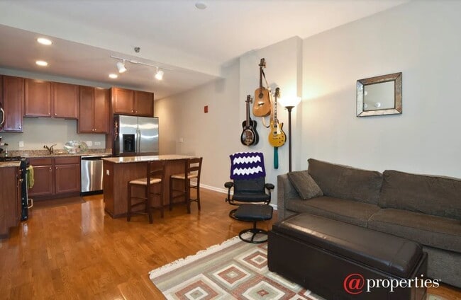 Photo - 828 W Grace St Unidad 808