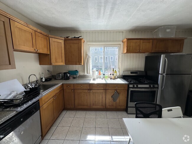 Building Photo - 227 Boston Ave Unit 4-bed 1-bath #1 Rental