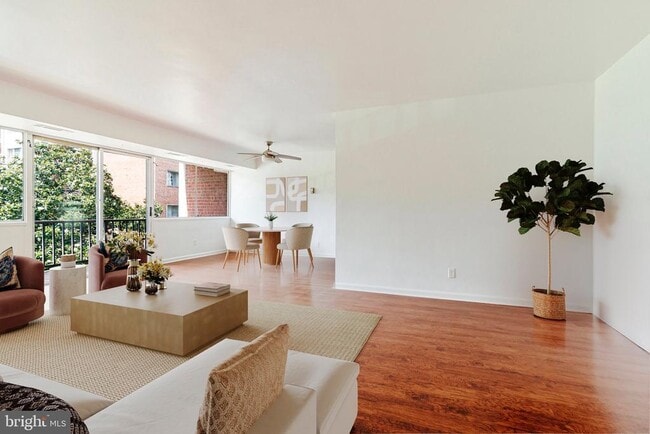 Building Photo - 5801 Quantrell Ave Unit 203 Rental