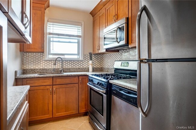 33 E Grand St Unit C2C