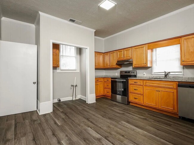 Photo - 2121 Nichols Ln