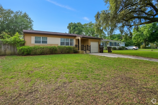 Building Photo - 700 Tam O Shanter Dr Rental