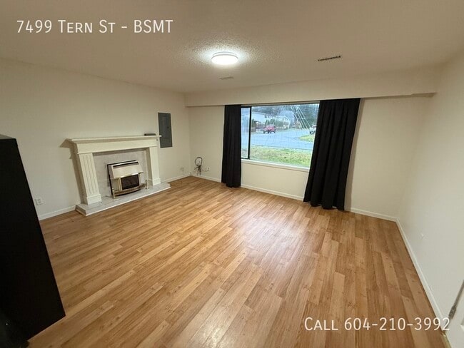 Building Photo - Very Spacious Ground Level Suite Unit BSMT