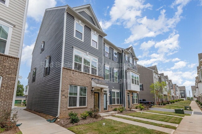 Photo - 6122 Cleburne Ct