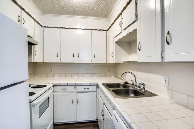 Photo - 105 Peach St