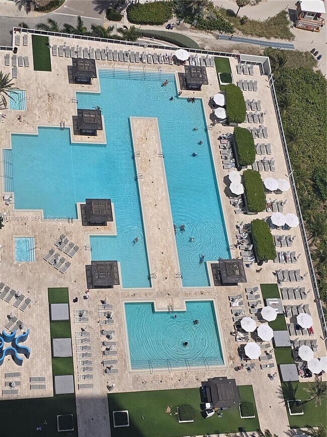 Photo - 1830 S Ocean Dr Unidad 4309