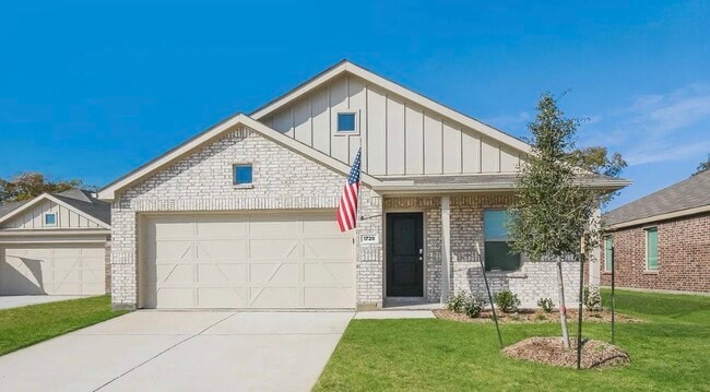 Building Photo - MOVE IN READY