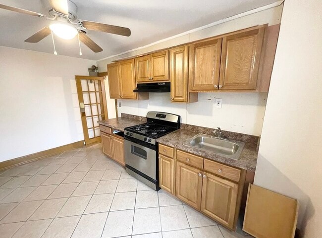 Photo - 5439 Whitby Ave Unit B