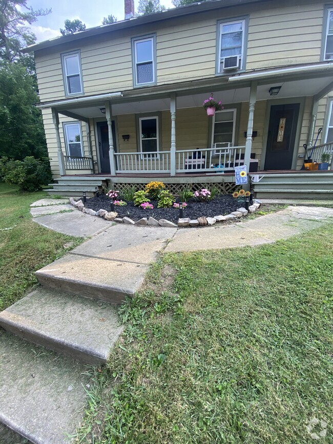 Front entrance - 15 Beaver Pond Rd Unit 15 Beaver Pond Rental