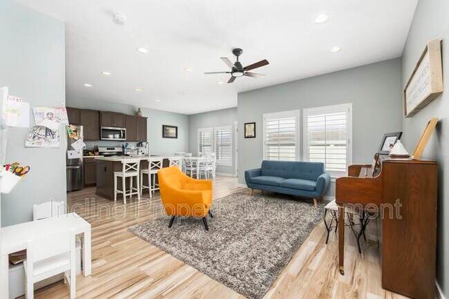 4438 E Hurstbourne Dr