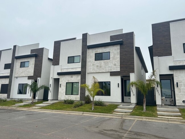 Building Photo - 8218 Casa Verde Rd Unit 3010