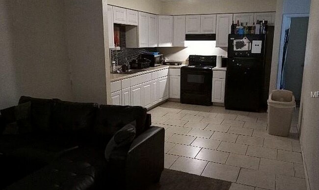 Kitchen - 1016 E Seward St Unit A