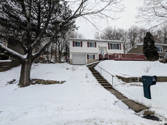 Building Photo - 35 Fleetwood Dr Rental