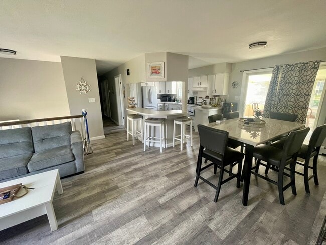 Photo - 223 Seneca Dr