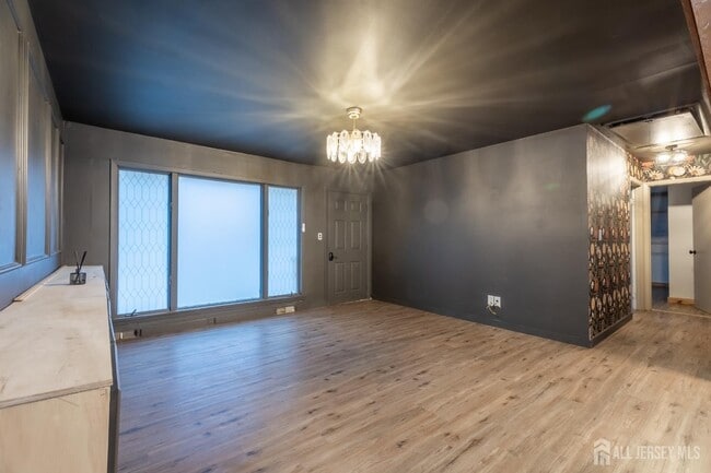 Photo - 339 Middle Rd