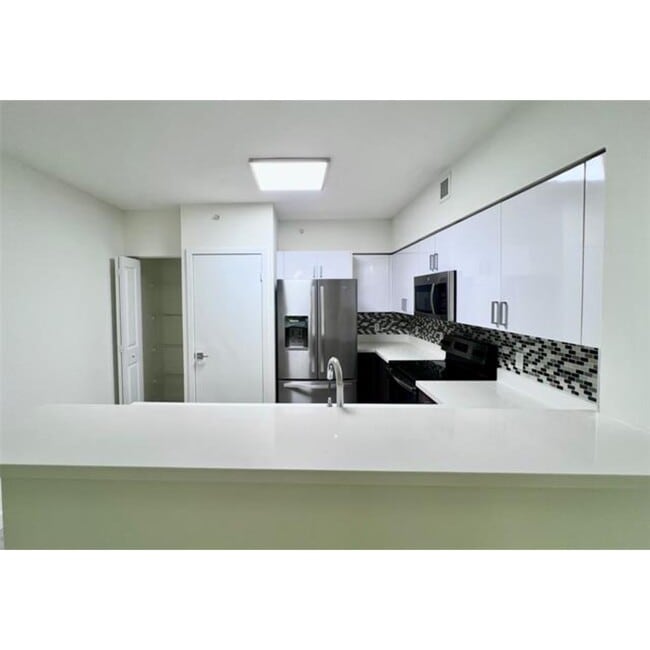 Photo - 601 NE 39th St
