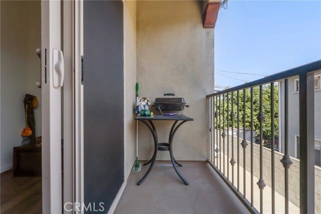 Photo - 1611 W 208th St