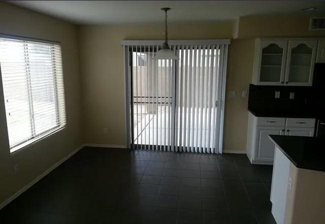 Photo - 25781 W Elizabeth Ave
