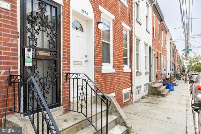 Building Photo - 2524 Webster St Rental