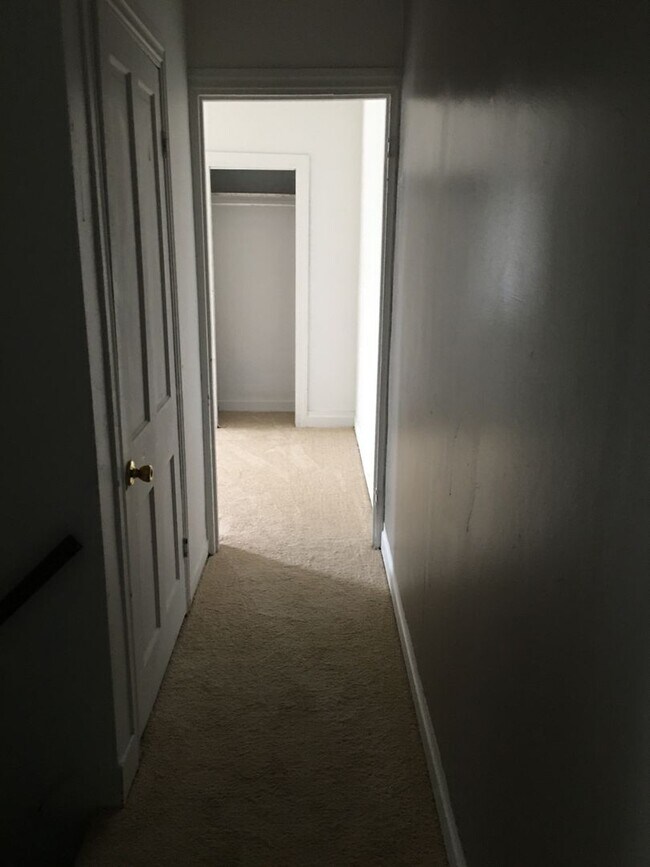 226 Poplar St Unit 2nd floor