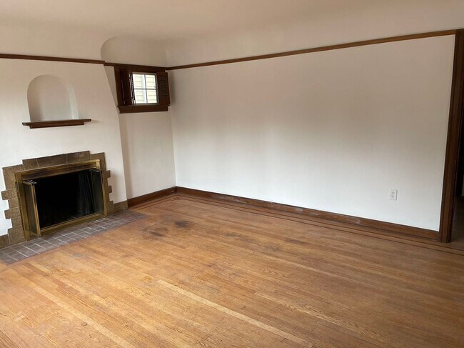 Photo - Nice 5-bed, 3-bath, 1-office room house in...