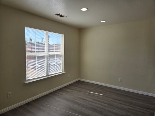 Photo - 1911 Glen Ridge Dr