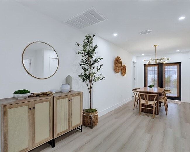 Photo - 2905 W Collins St Unit 3