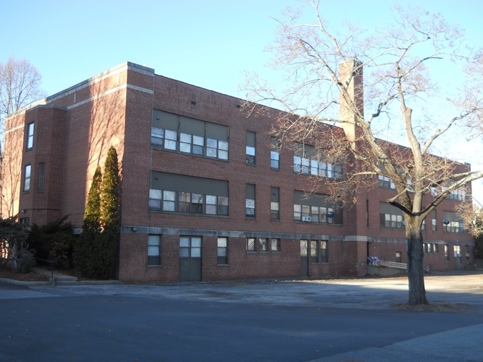 Photo - 402 S Main St Apartments