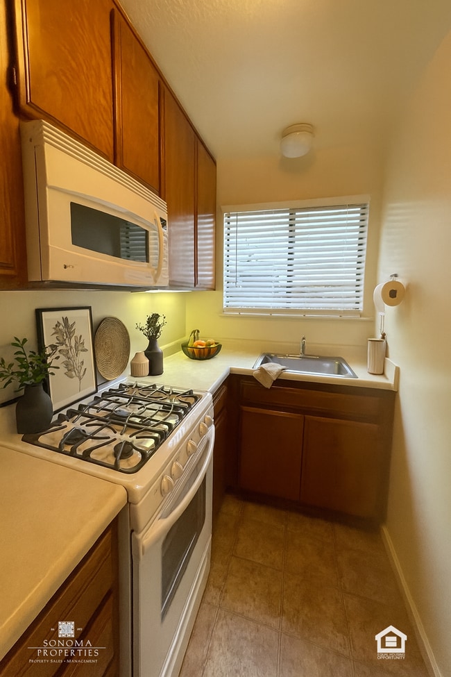 Photo - Spacious One Bedroom Lower Level Duplex