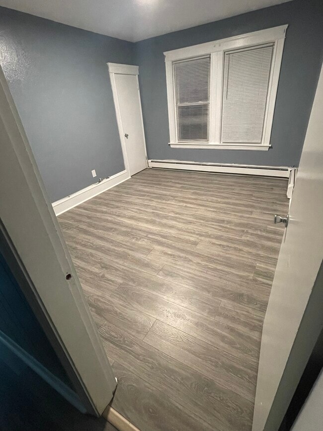 Building Photo - 160 Papineau Ave Unit 2 Rental